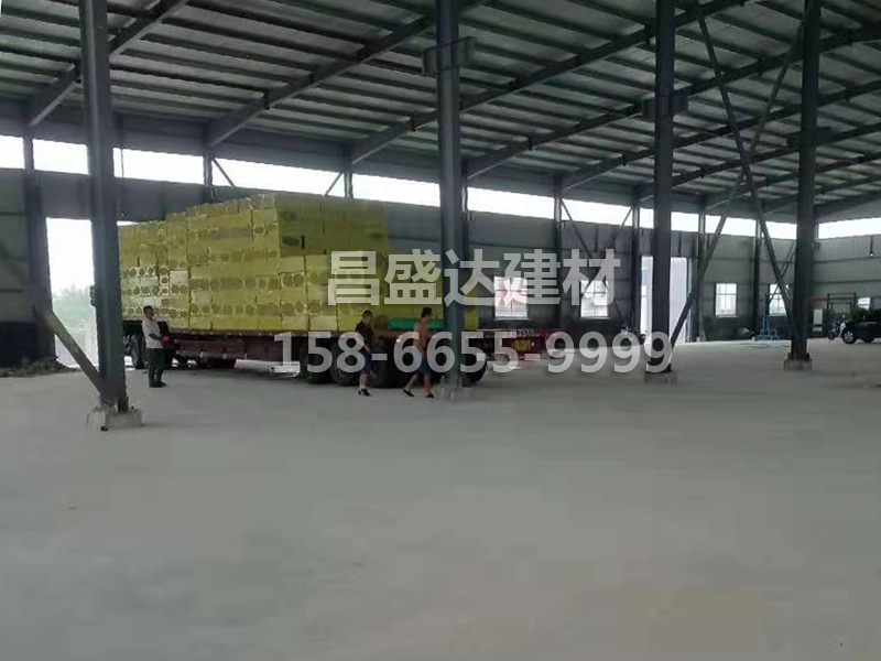 岩棉板隔离带发货现场